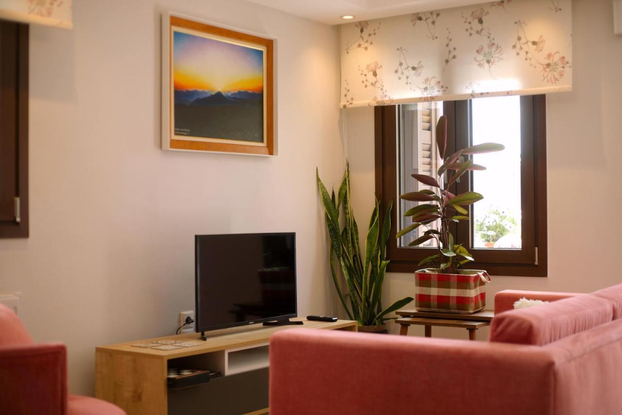 Apartament Το Σπίτι Της Ευτυχίας Σουίτα Karpenísion Zewnętrze zdjęcie