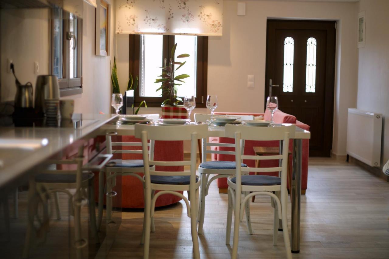 Apartament Το Σπίτι Της Ευτυχίας Σουίτα Karpenísion Zewnętrze zdjęcie
